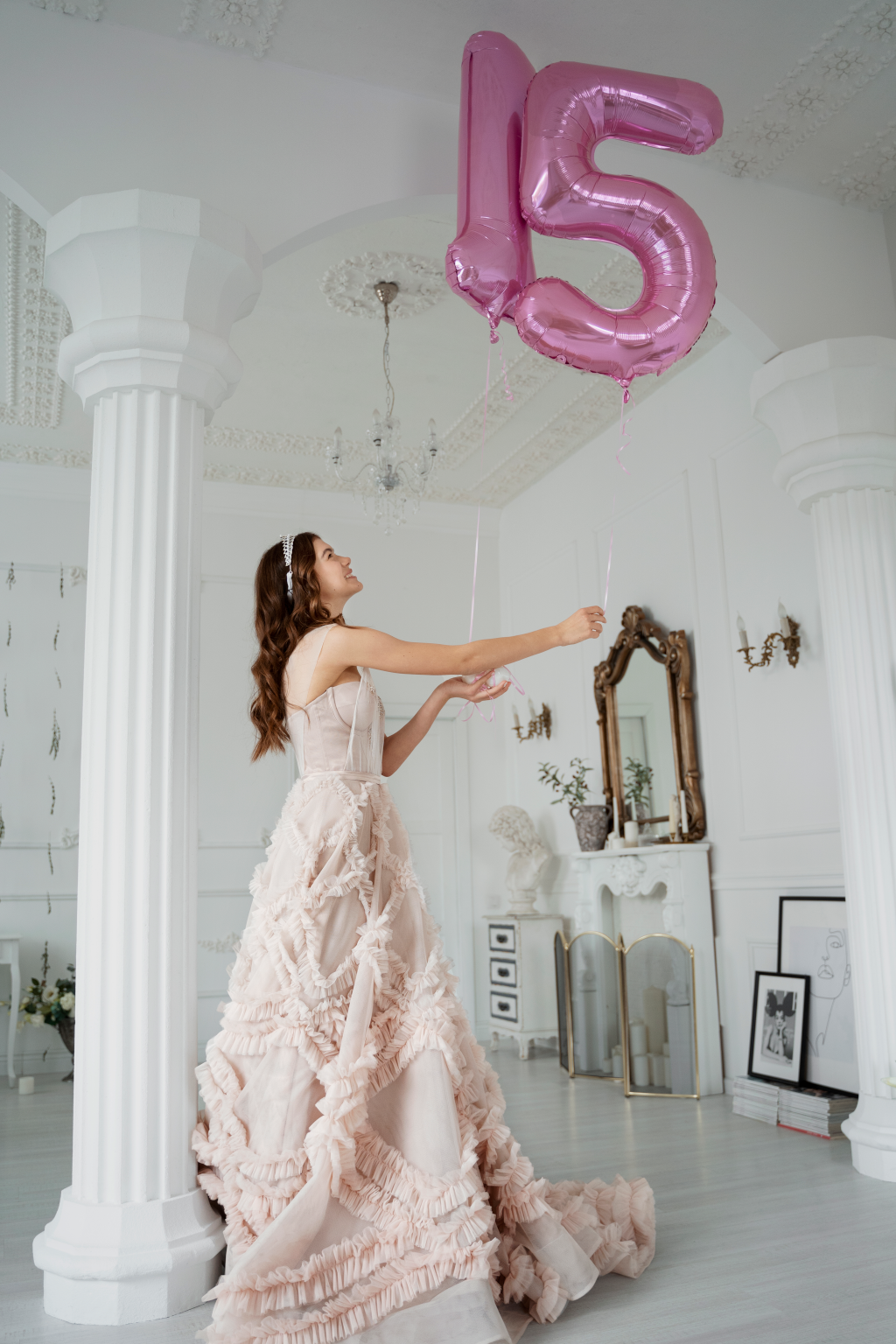 Chica vestida para su fiesta de quince